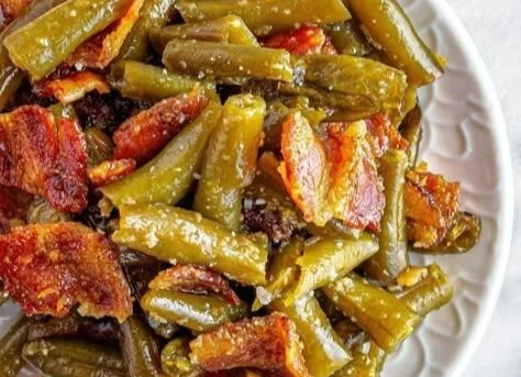 Freshly cooked green beans served as a simple side dish