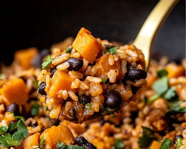 Delicious Southwest Black Bean Skillet with vibrant veggies and spices